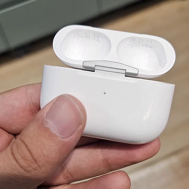 هندزفری بی سیم اپل مدل AirPods Pro 2 کارکرده + لوازم کامل - Thumbnail 2
